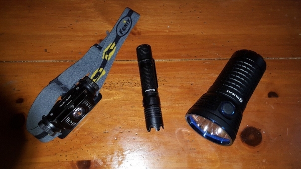 Opsi biner 9 striker