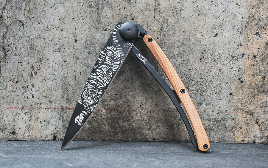 Customize a Deejo Pocket Knife with MyDeejo Everyday Carry